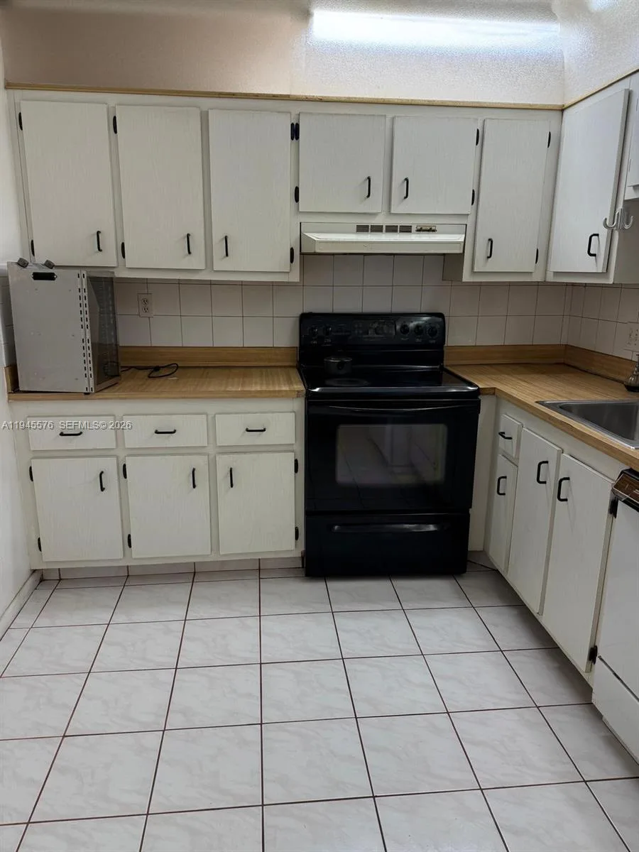 2850 Somerset Dr # 309L, Lauderdale Lakes, FL 33311 photo 10