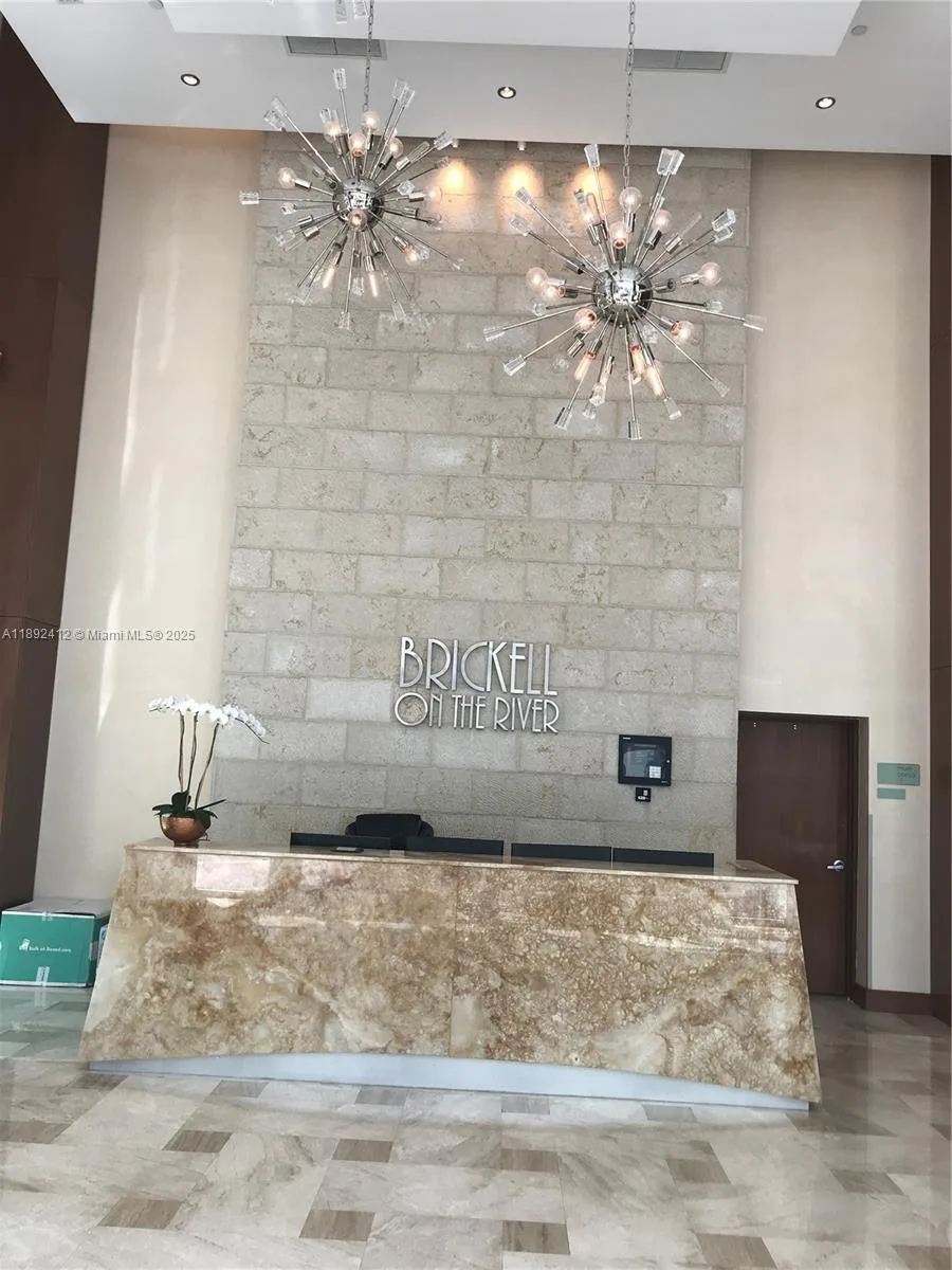 31 SE 5th St # 405, Miami, FL 33131