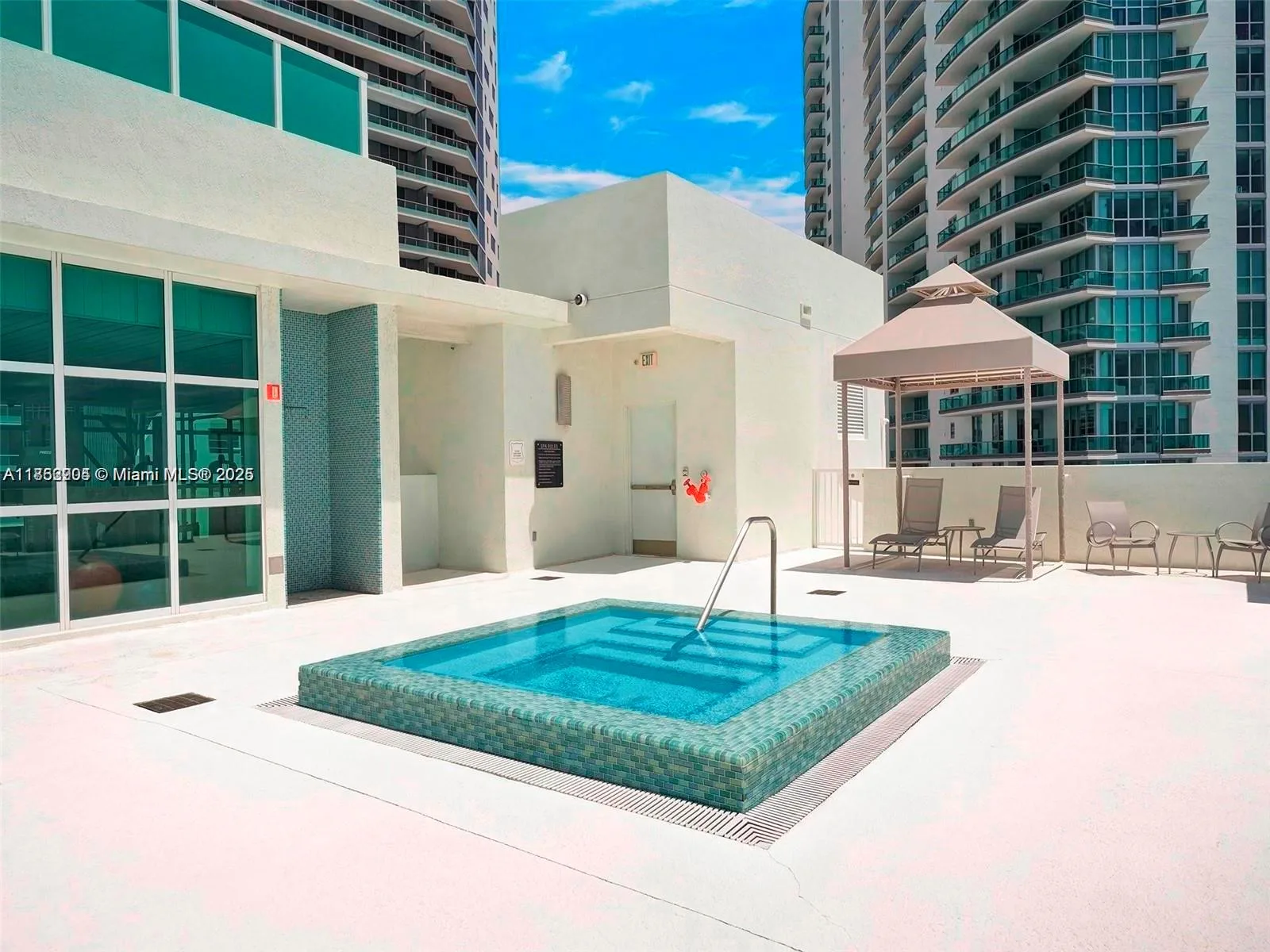 218 SE 14th St # 1407, Miami, FL 33131 photo 3