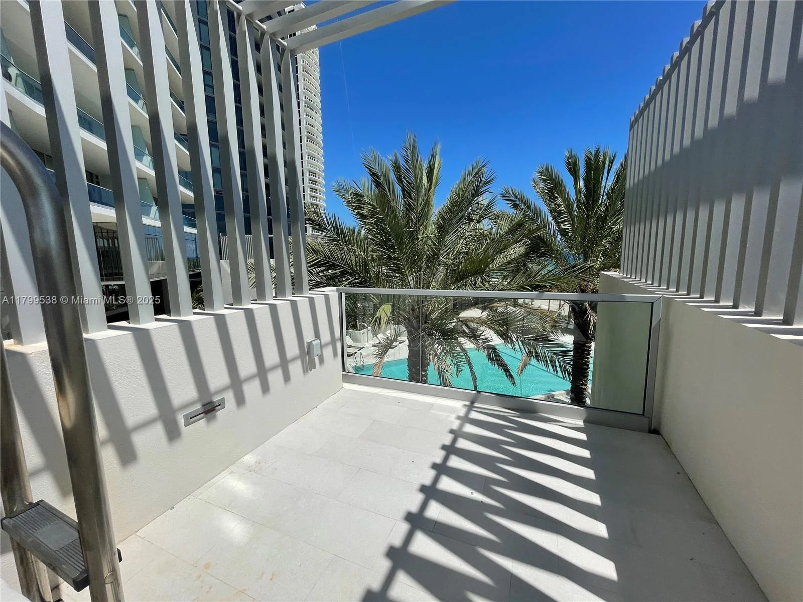 18501 Collins Avenue # Cabana 27, Sunny Isles Beach, FL 33160 photo 4