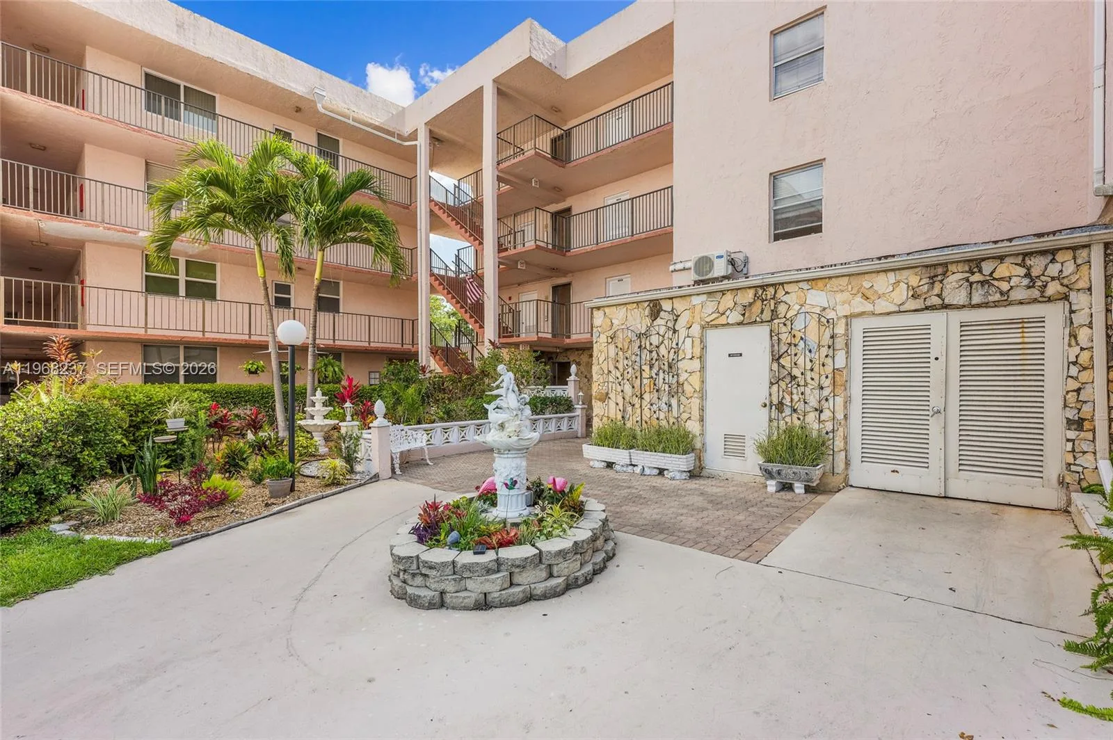 2861 Somerset Dr # 104, Lauderdale Lakes, FL 33311