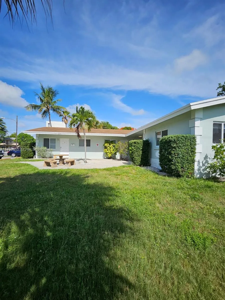 1231 NE 23rd Ave, Pompano Beach, FL 33062 photo 2