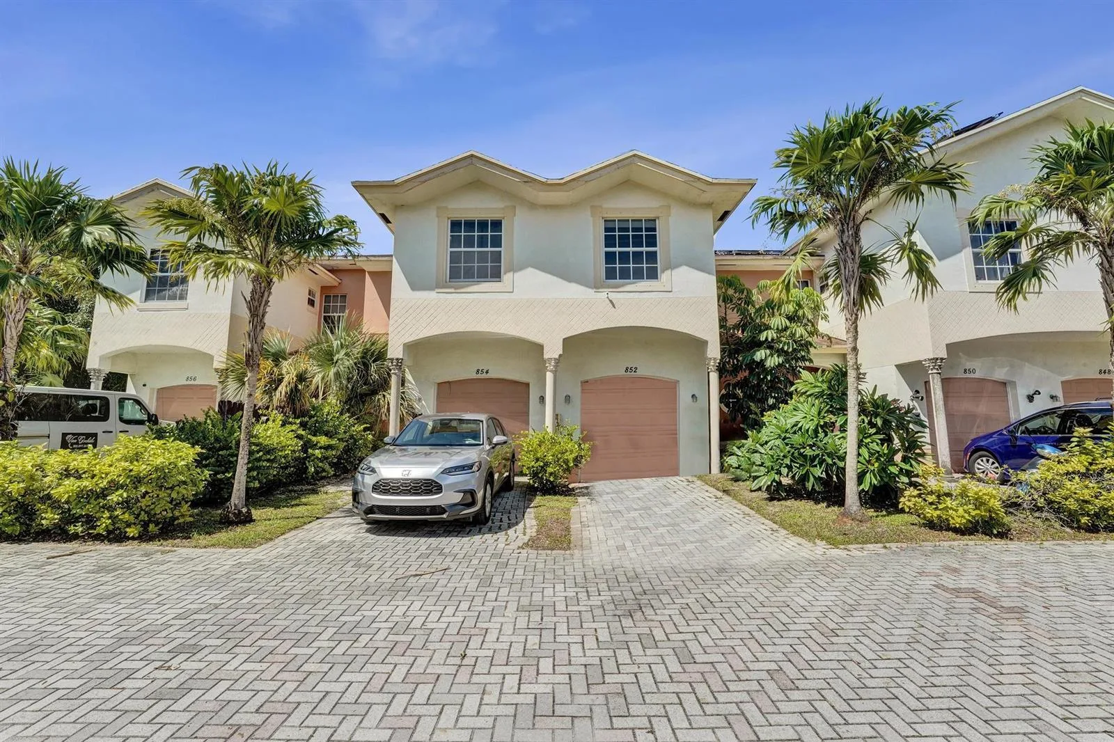 852 NW 9TH Street, Hallandale Beach, FL 33009