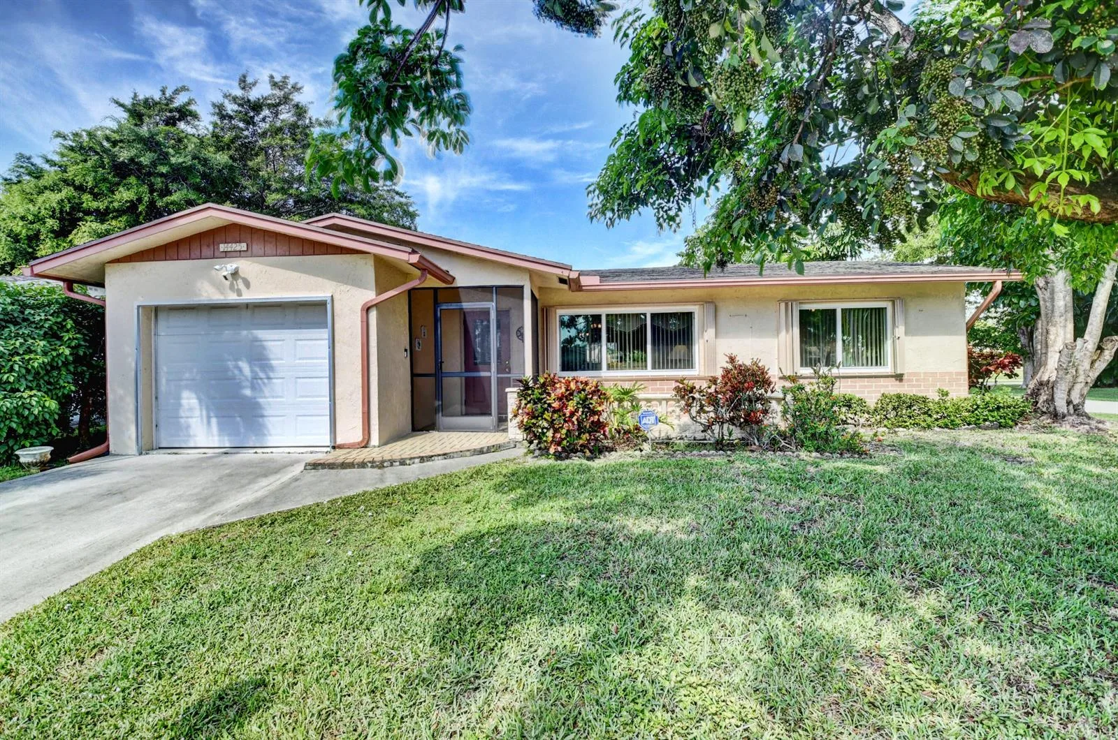 14425 Amapola Way, Delray Beach, FL 33484