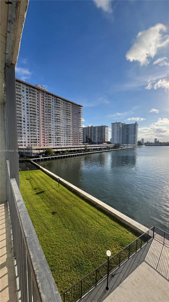 17500 N Bay Rd # S403, Sunny Isles Beach, FL 33160 photo 2