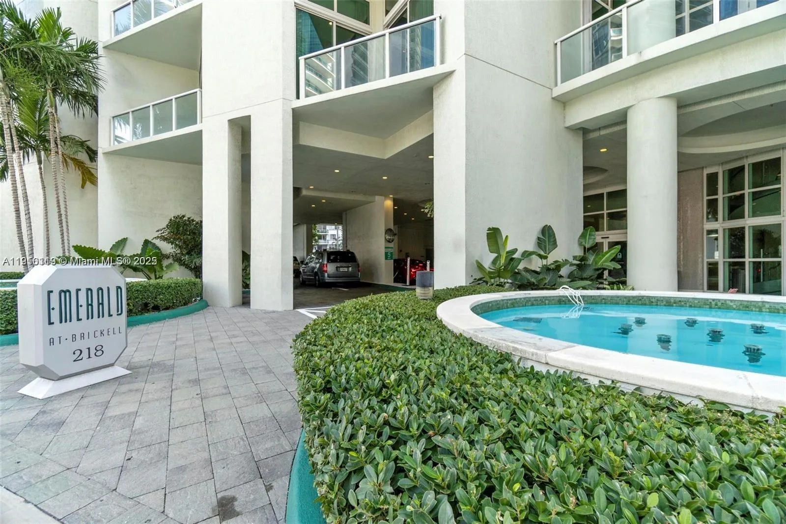 218 SE 14th St # 1003, Miami, FL 33131 photo 2