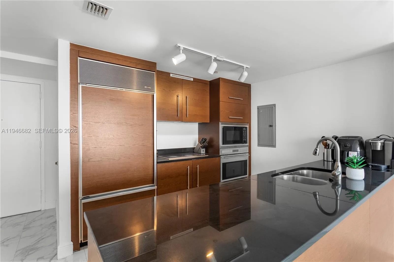 465 Brickell Ave # 5505, Miami, FL 33131 photo 2
