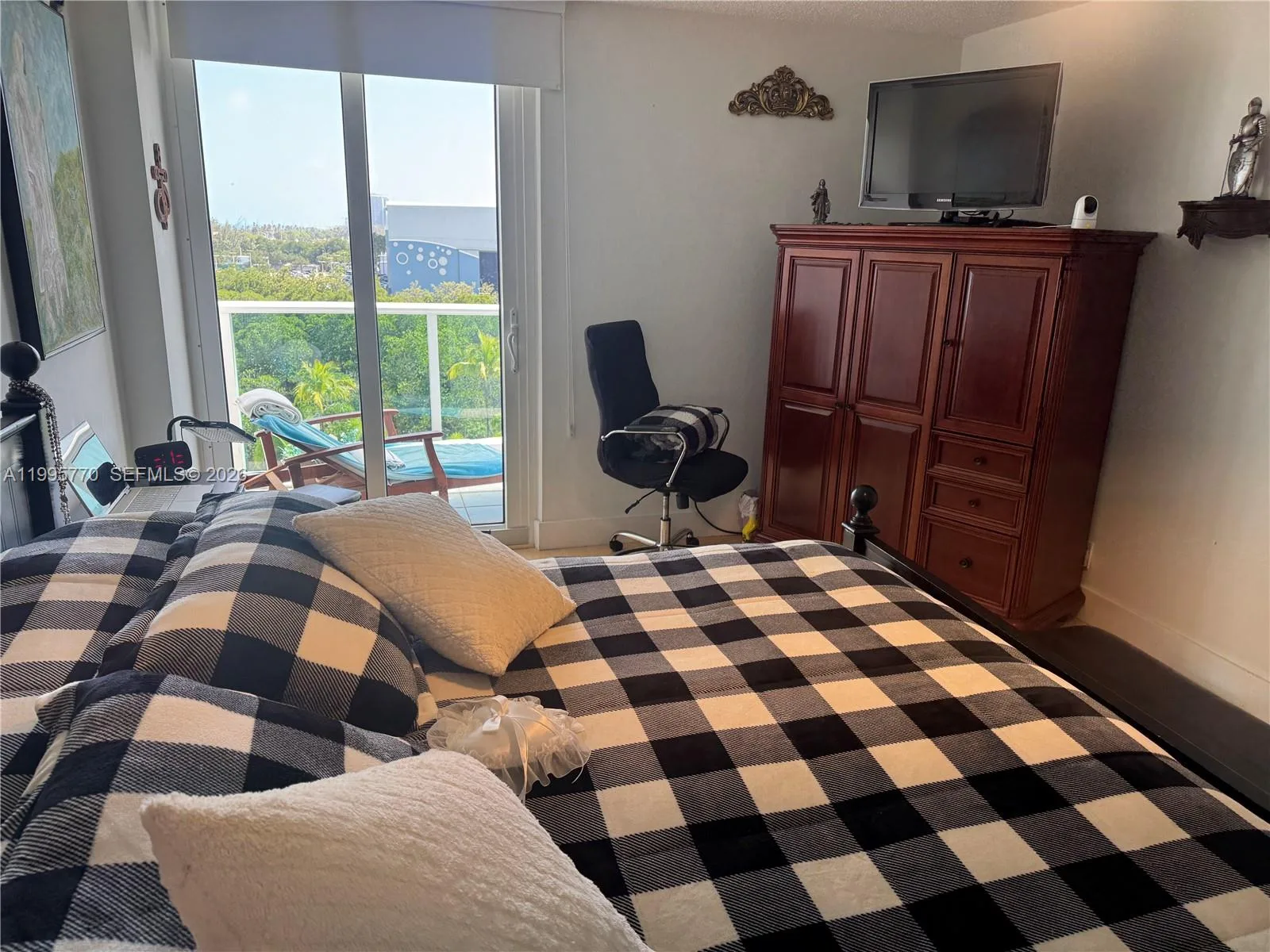 100 Bayview Dr # 725, Sunny Isles Beach, FL 33160 photo 11