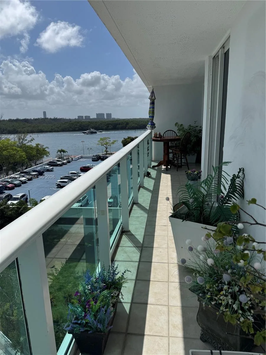 100 Bayview Dr # 725, Sunny Isles Beach, FL 33160 photo 9