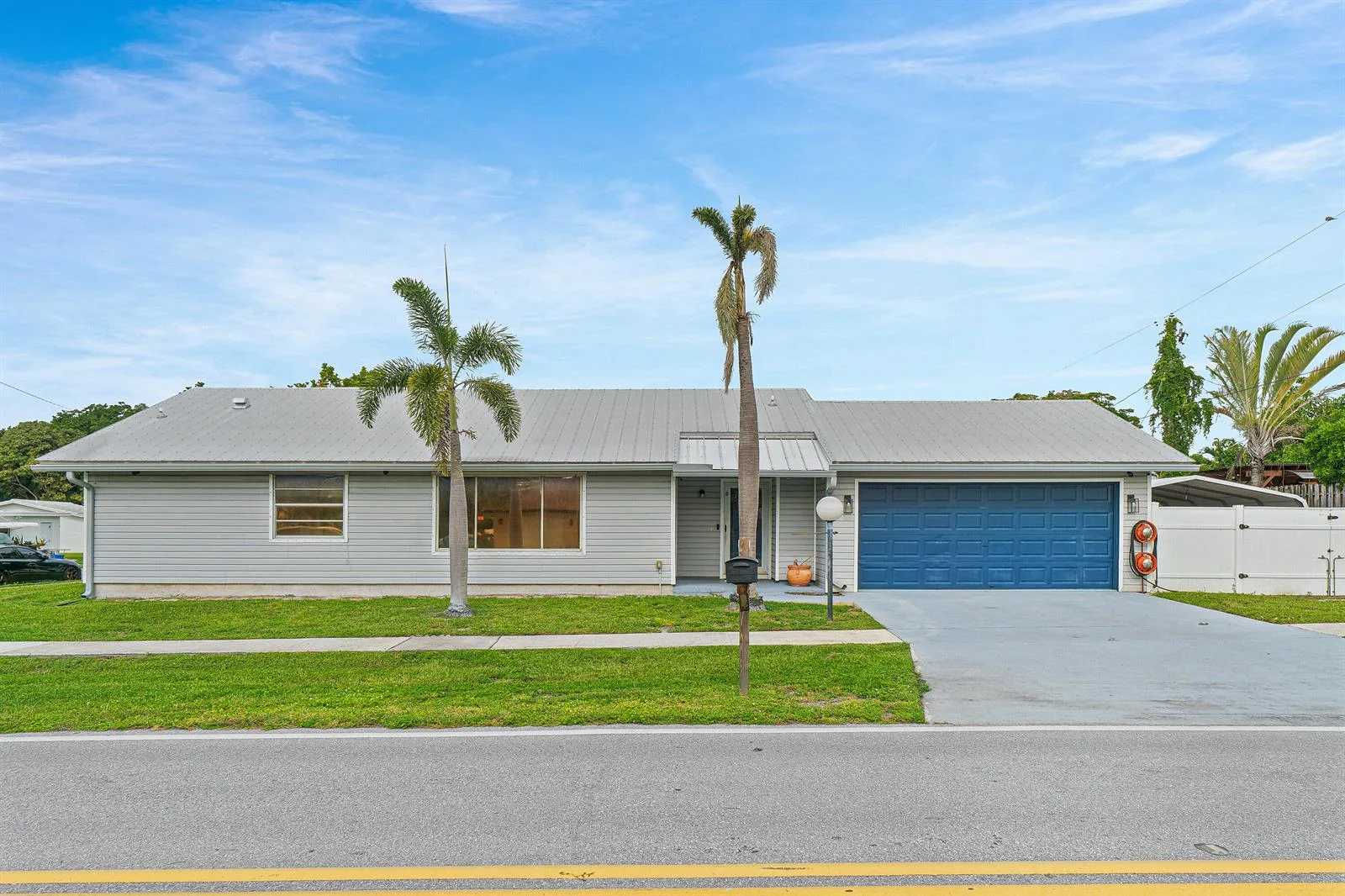 215 SW 8TH Street, Boynton Beach, FL 33426 photo 2