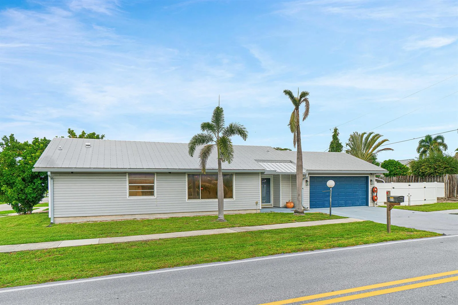 215 SW 8TH Street, Boynton Beach, FL 33426 photo 4