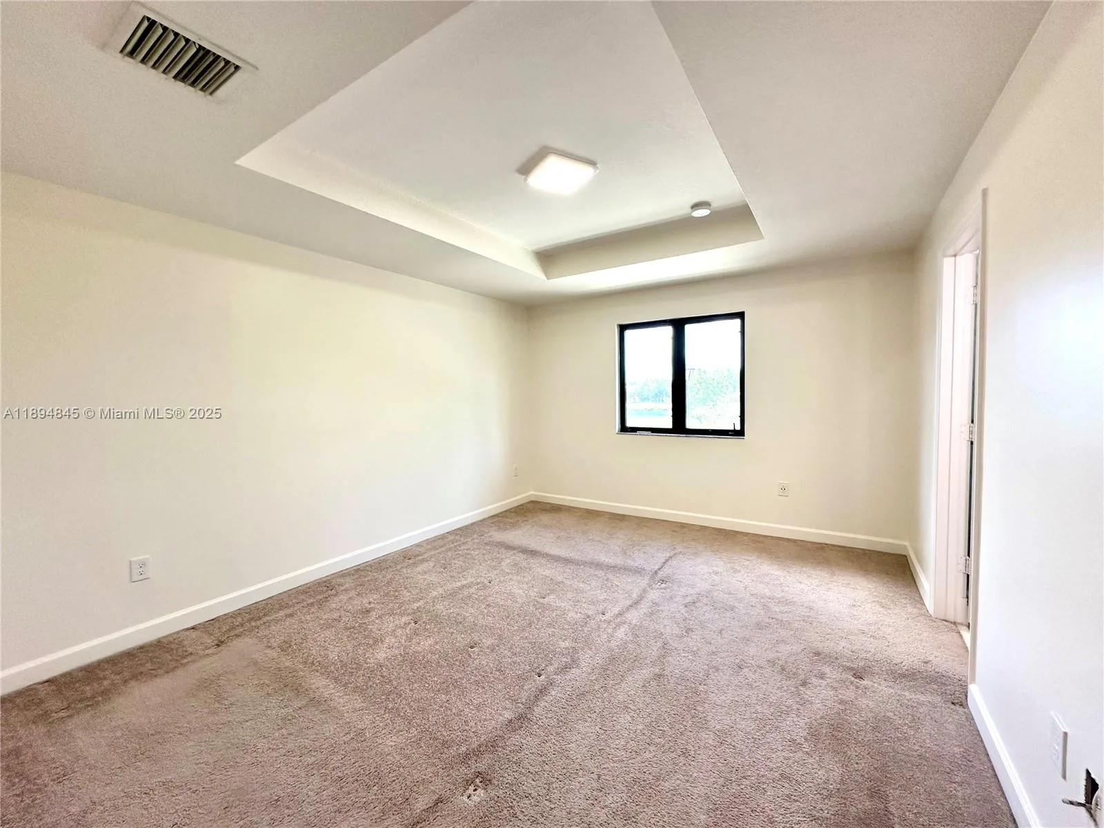 404 NE 194th Ter, Miami, FL 33179 photo 11