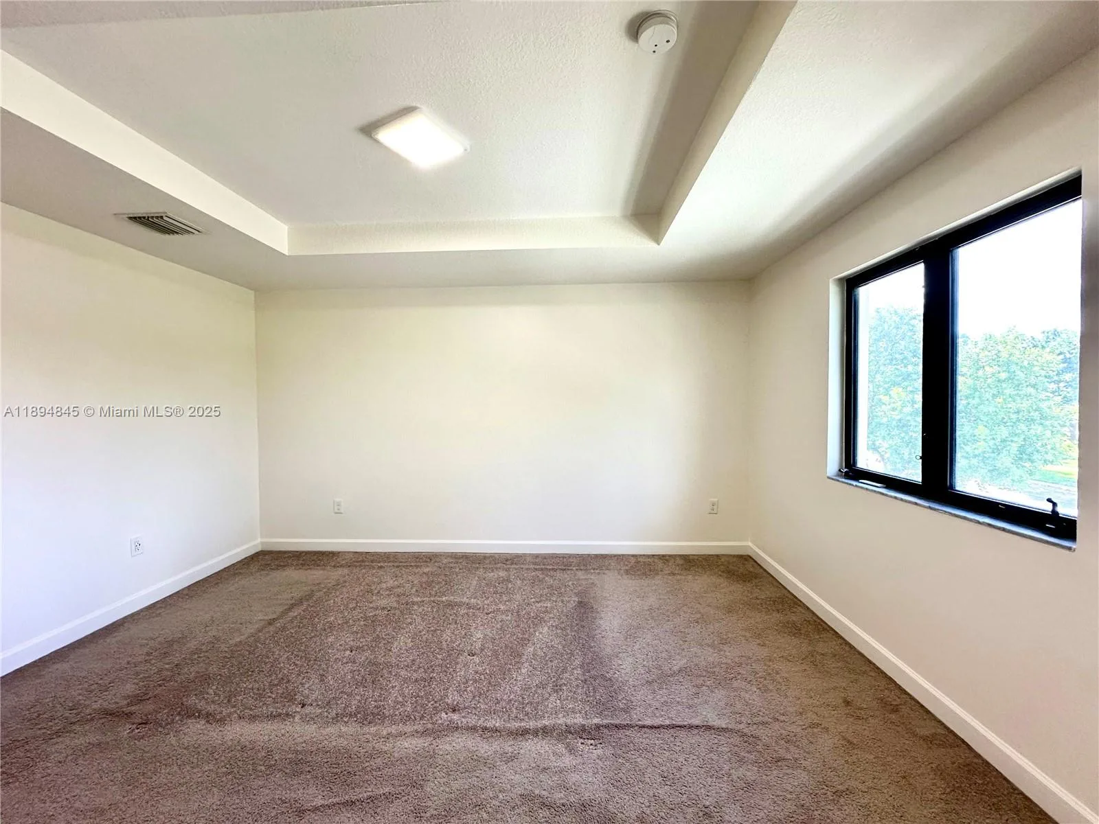 404 NE 194th Ter, Miami, FL 33179 photo 12