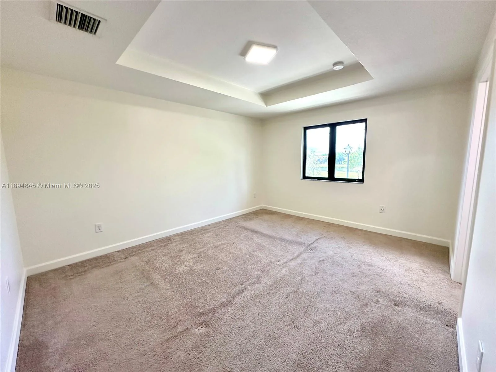 404 NE 194th Ter, Miami, FL 33179 photo 13