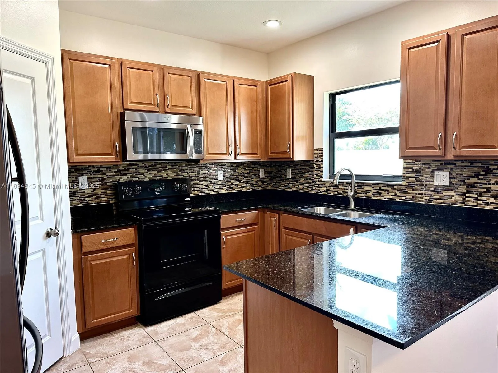 404 NE 194th Ter, Miami, FL 33179 photo 3