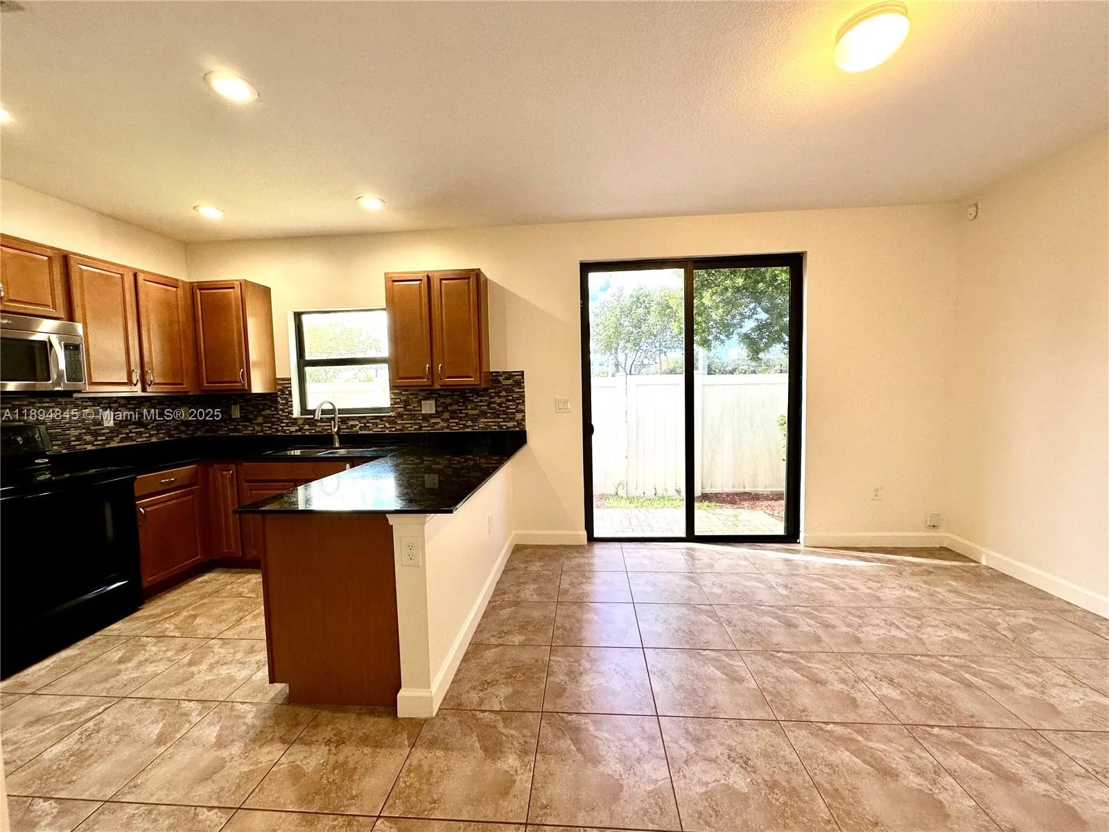 404 NE 194th Ter, Miami, FL 33179 photo 4