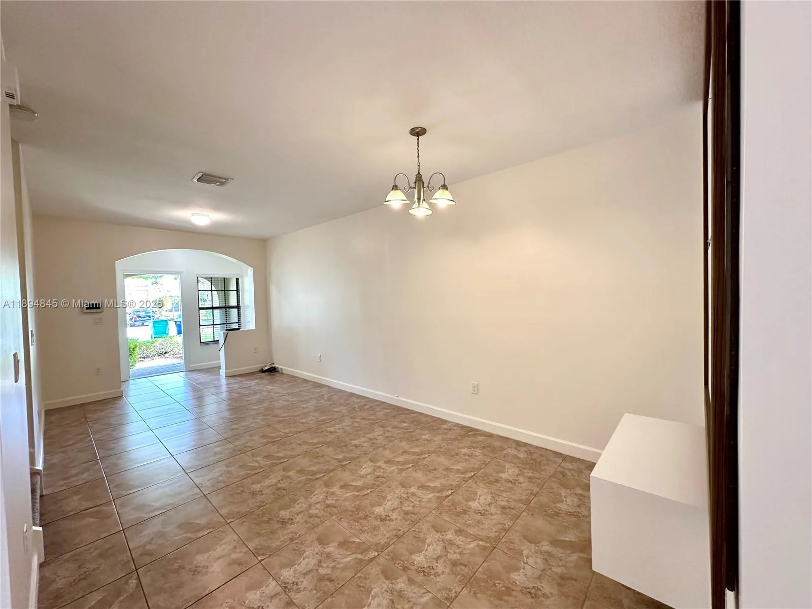 404 NE 194th Ter, Miami, FL 33179 photo 7