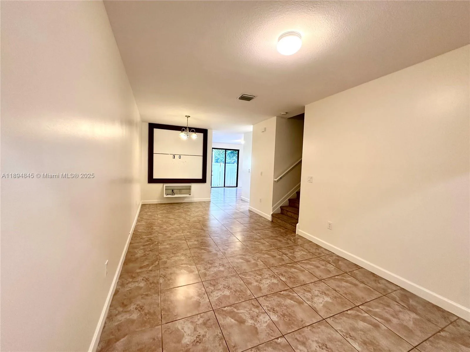 404 NE 194th Ter, Miami, FL 33179 photo 8