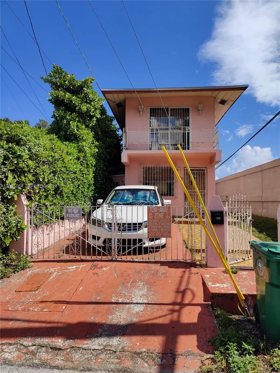 945 NW 19th Ave, Miami, FL 33125 photo 2