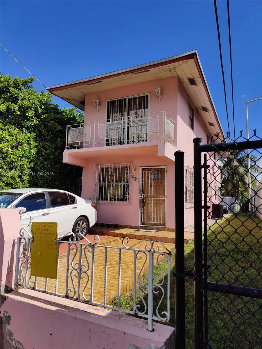 945 NW 19th Ave, Miami, FL 33125 photo 3