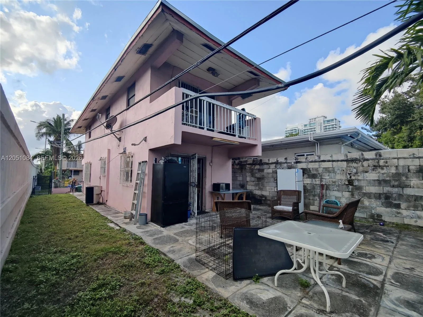 945 NW 19th Ave, Miami, FL 33125 photo 4