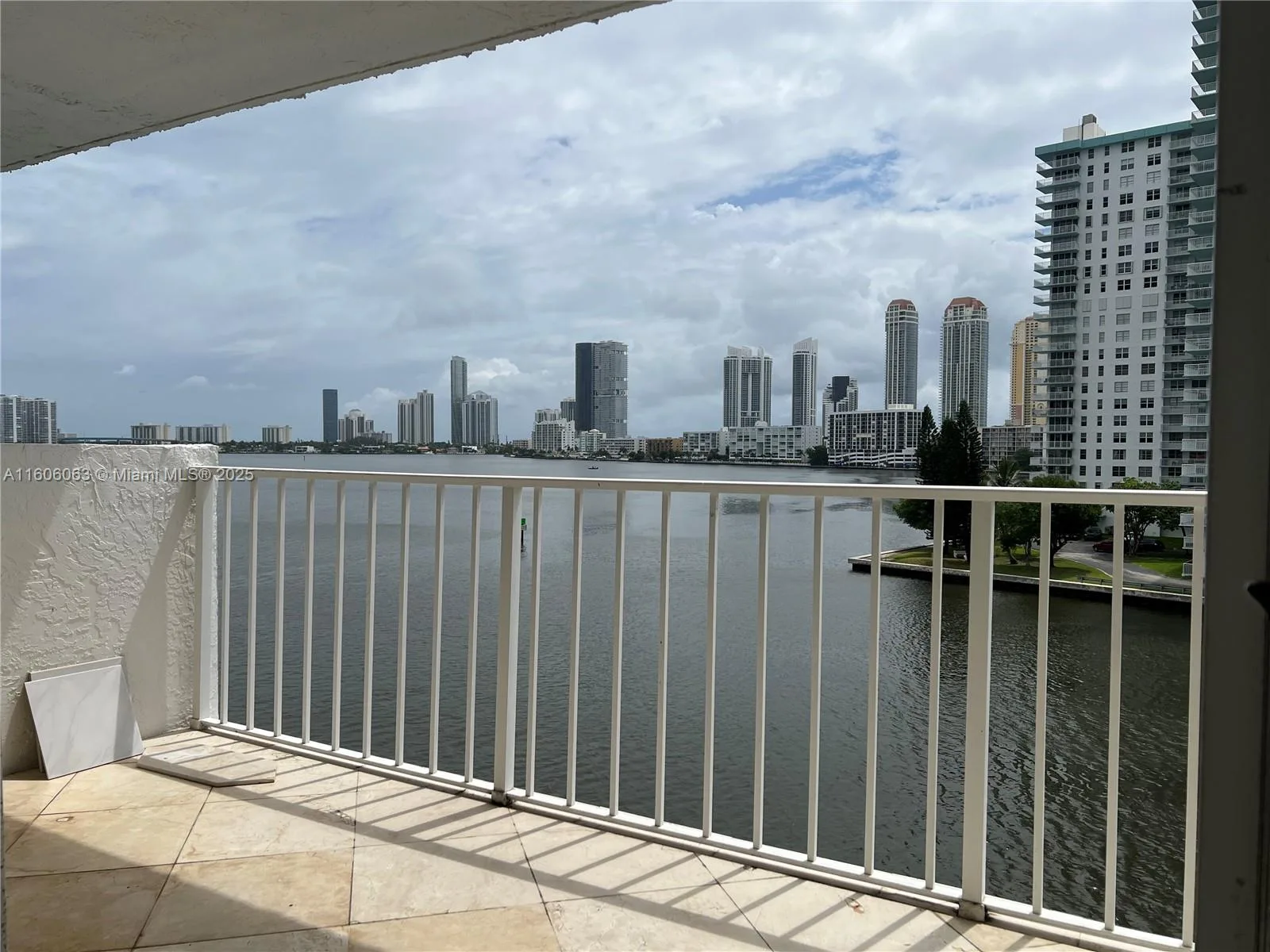 4000 NE 170th St # 604, North Miami Beach, FL 33160
