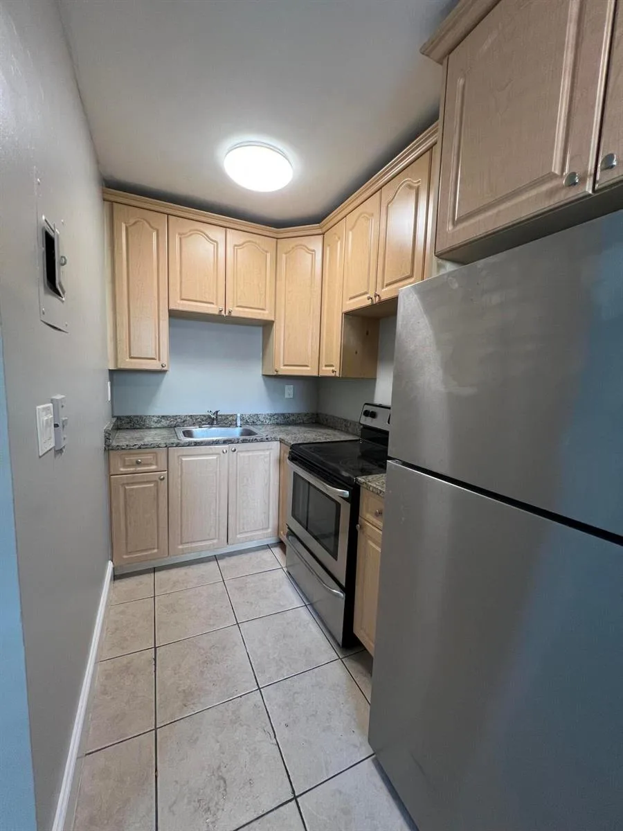 2016 NE 17TH Court # 6, Fort Lauderdale, FL 33305