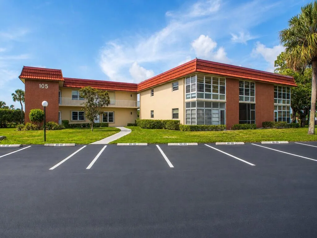105 Spring Lake Court # 102, Vero Beach, FL 32962