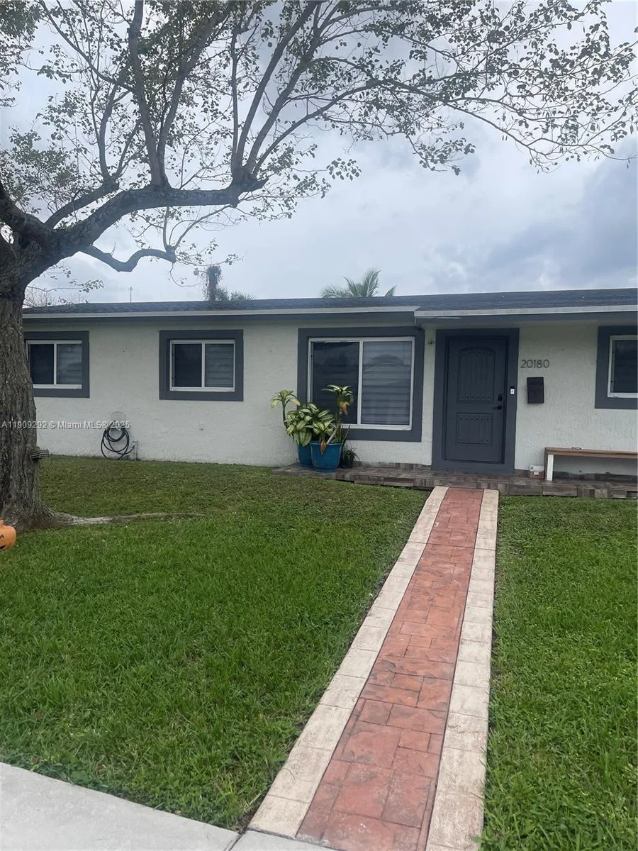 20180 NW 14th Ct, Miami Gardens, FL 33169 photo 2