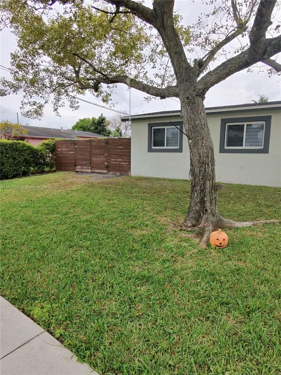20180 NW 14th Ct, Miami Gardens, FL 33169 photo 3