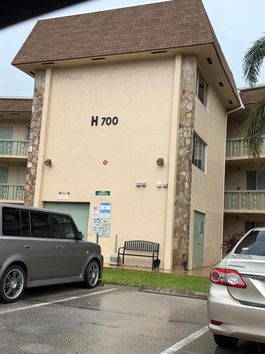 700 VILLAGE GREEN Court # 314, Palm Springs, FL 33461