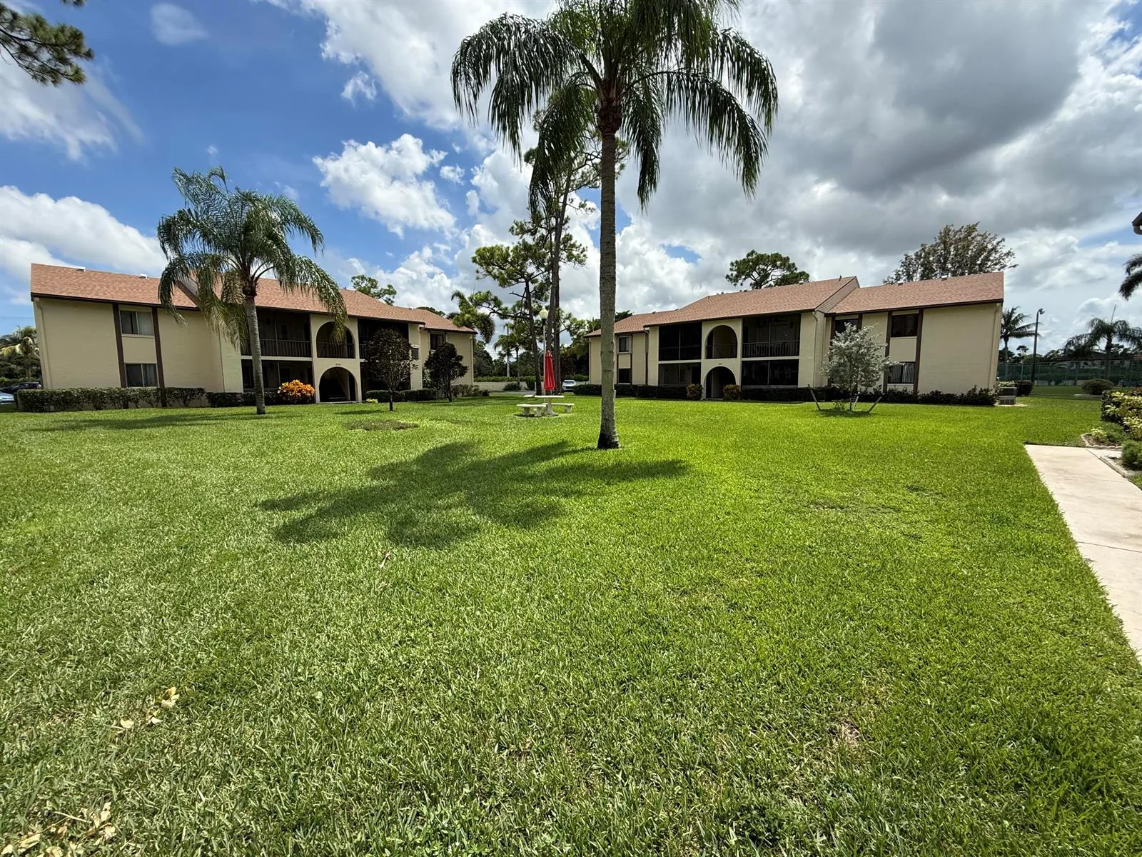 304 Knotty Pine Circle # B-2, FL 33463