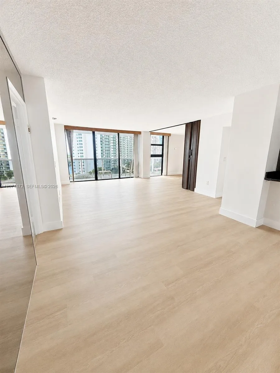 20505 E Country Club Dr # 1037, Aventura, FL 33180 photo 6
