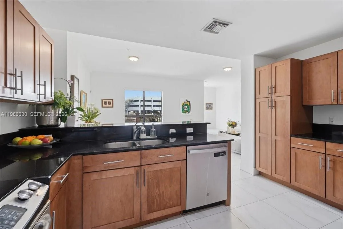 8390 SW 72nd Ave # 106, Miami, FL 33143 photo 4