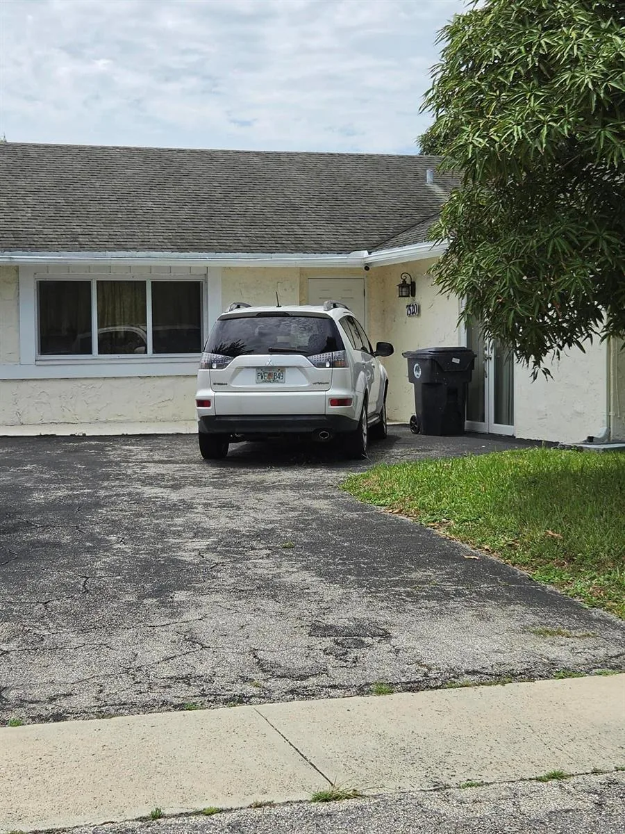 7520 SW 6TH Court SW, North Lauderdale, FL 33068 photo 2