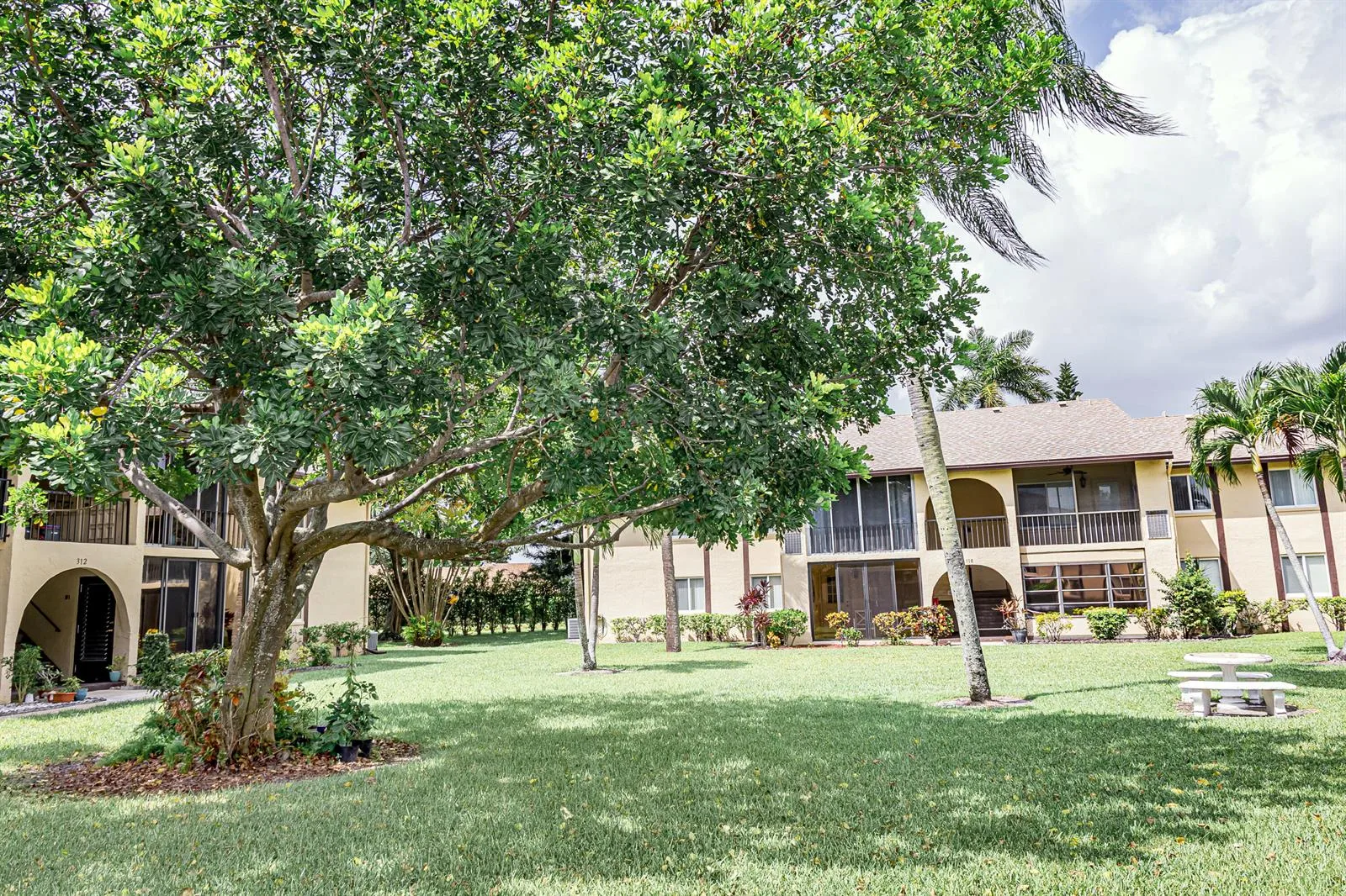 311 Pine Ridge Circle # B-1, FL 33463 photo 4