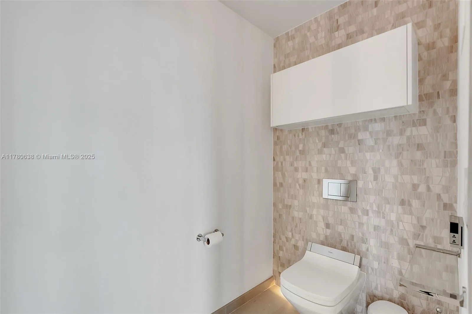 68 SE 6th St # 3911, Miami, FL 33131 photo 11
