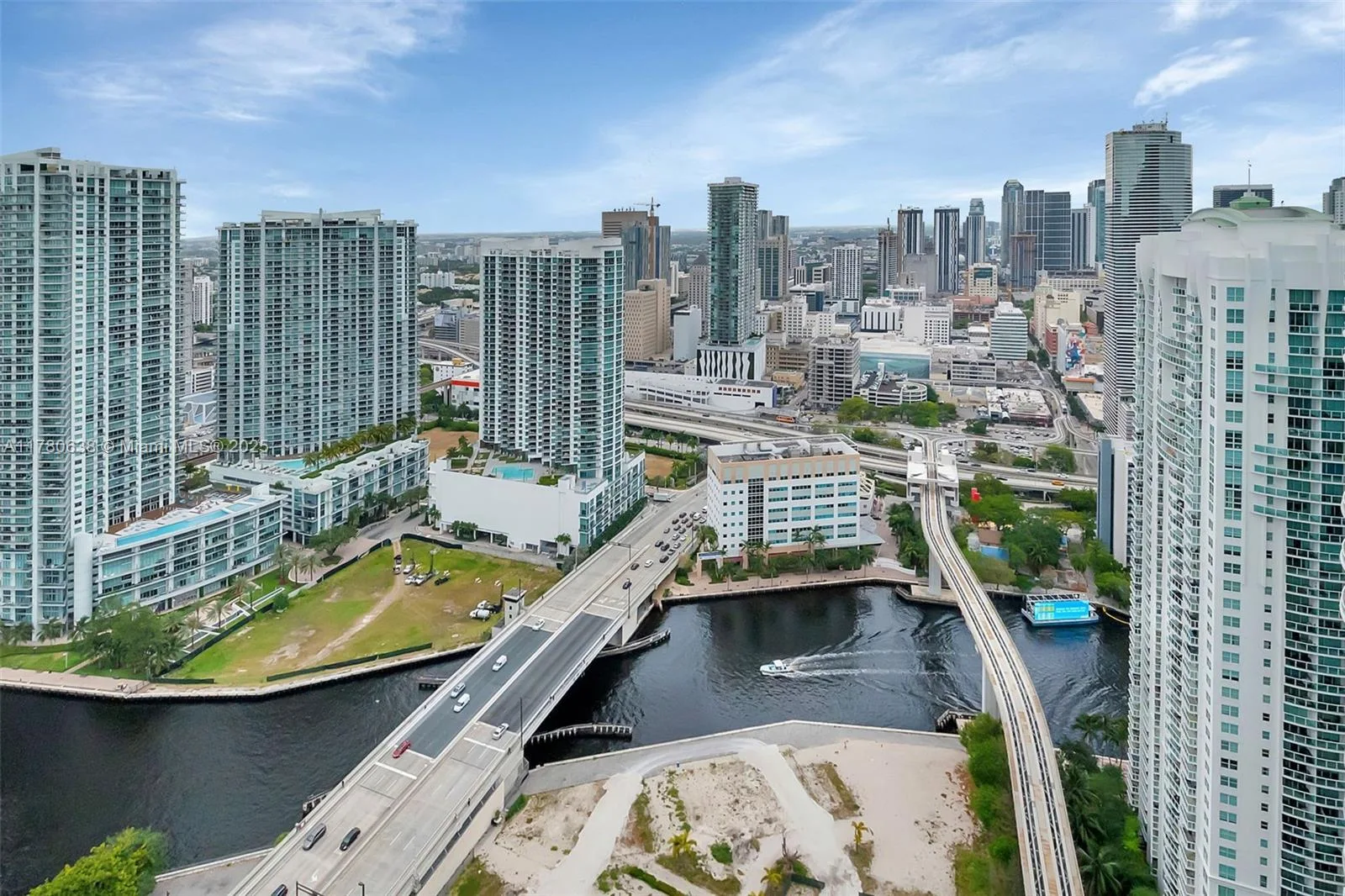 68 SE 6th St # 3911, Miami, FL 33131 photo 2