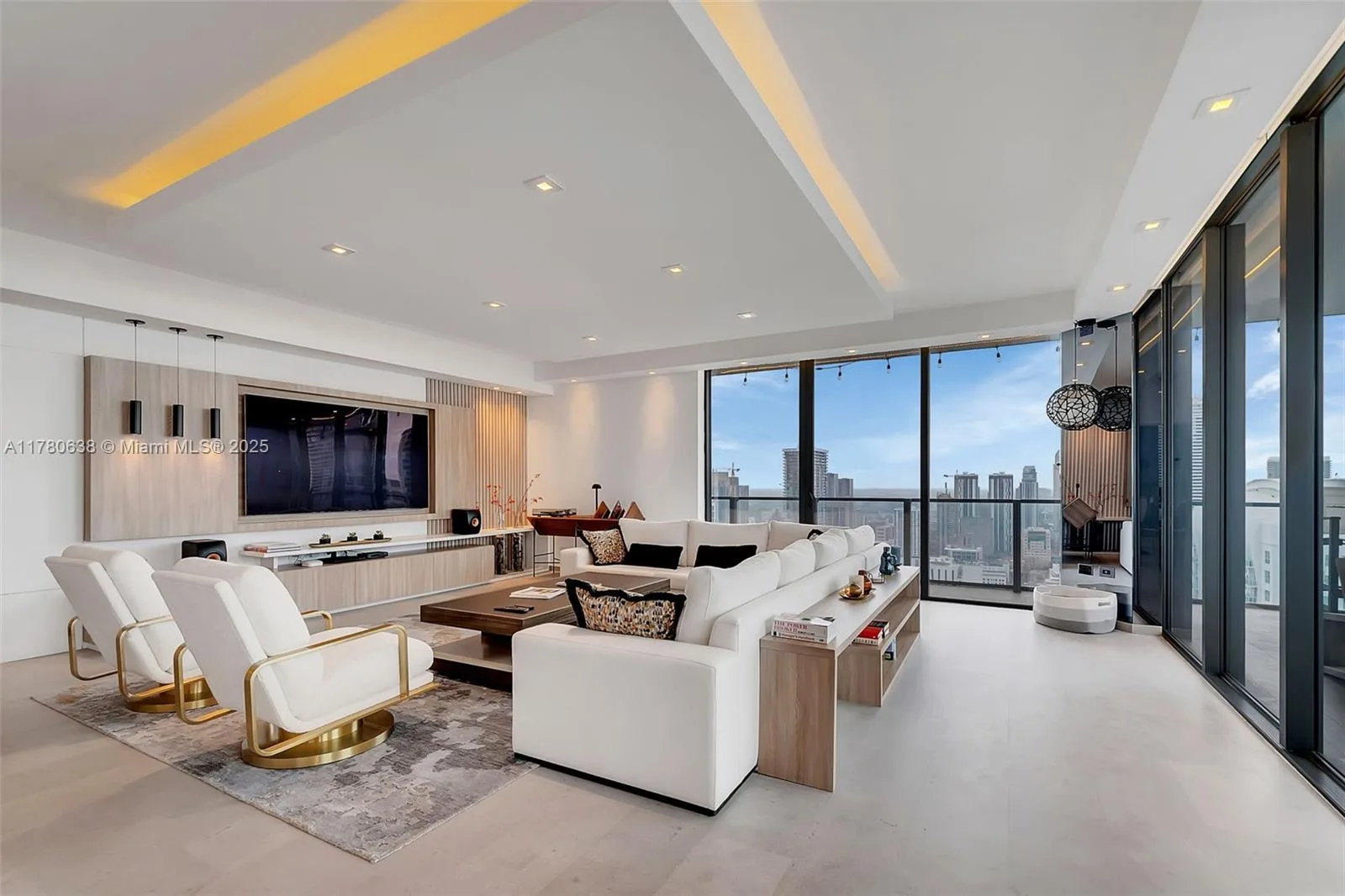 68 SE 6th St # 3911, Miami, FL 33131 photo 3
