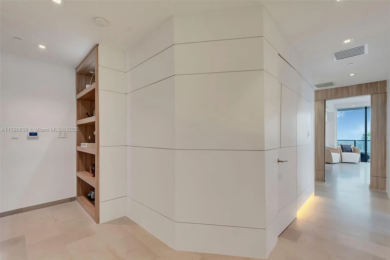 68 SE 6th St # 3911, Miami, FL 33131 photo 7