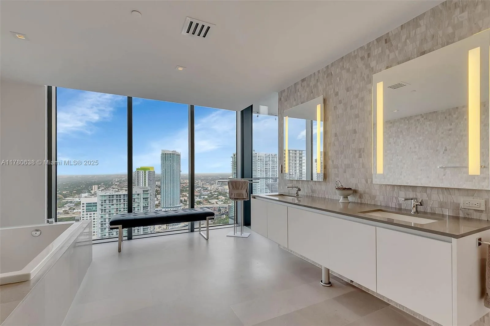 68 SE 6th St # 3911, Miami, FL 33131 photo 9