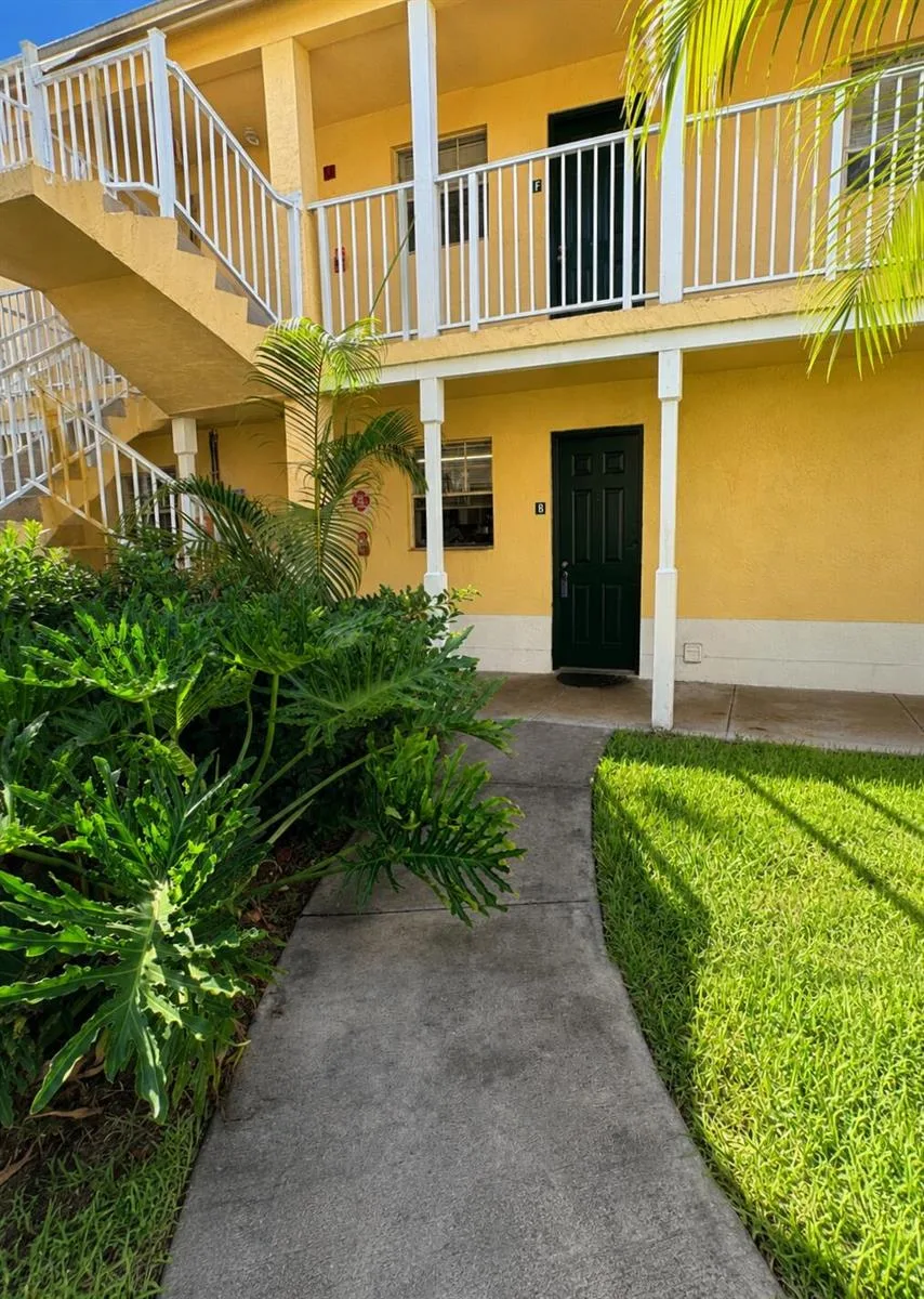 6323 La Costa Drive # B, Boca Raton, FL 33433