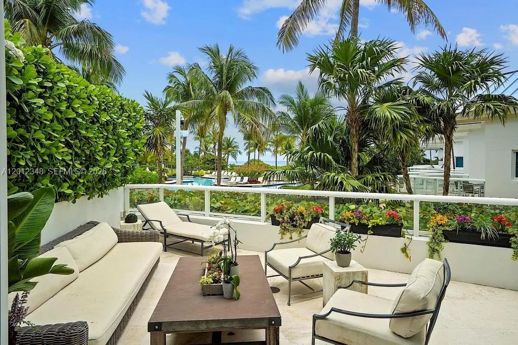 50 S Pointe Dr # TWN1, Miami Beach, FL 33139