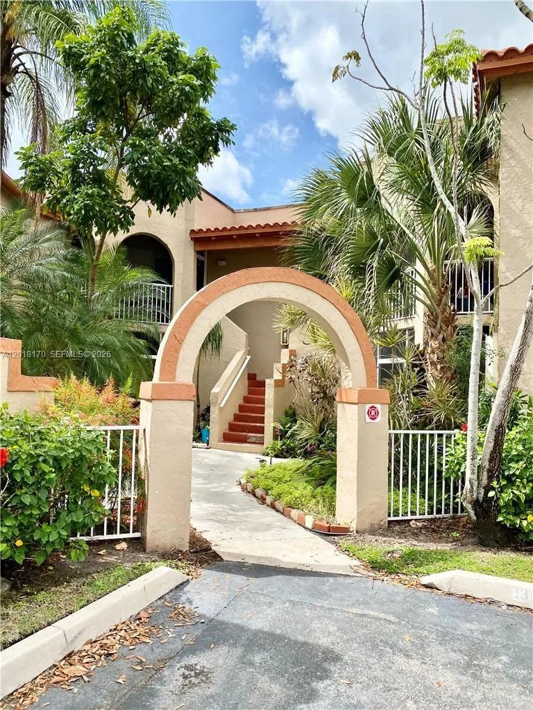 365 SW 86th Ave # 203, Pembroke Pines, FL 33025