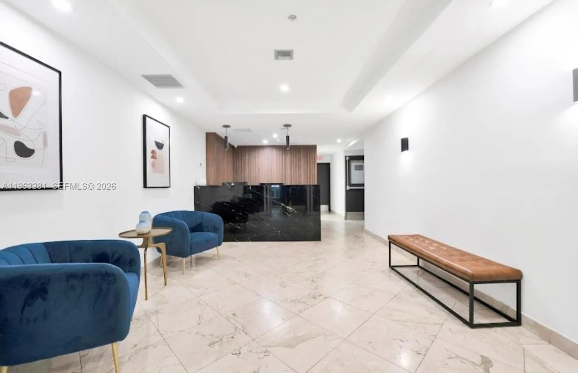 170 SE 14th St # 1606, Miami, FL 33131 photo 2