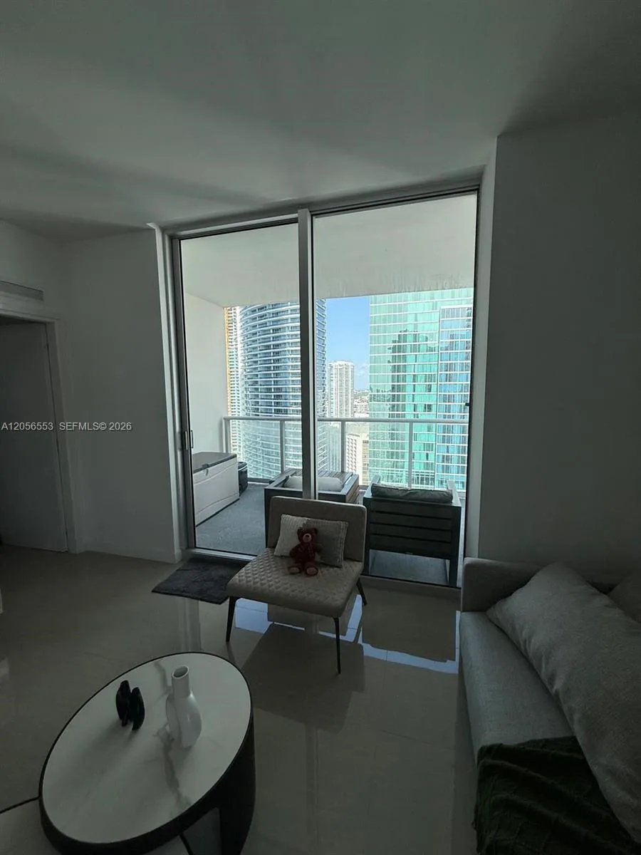 300 S Biscayne Blvd # T-3301, Miami, FL 33131 photo 4