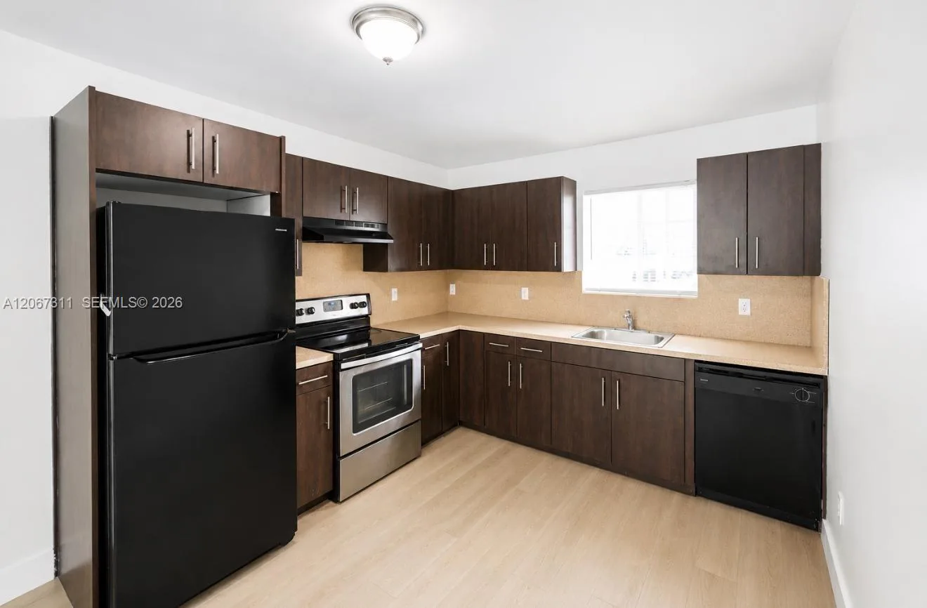13 S Royal Poinciana Blvd # 20, Miami Springs, FL 33166
