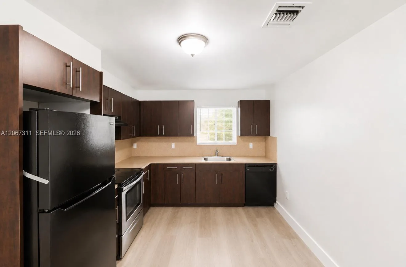13 S Royal Poinciana Blvd # 20, Miami Springs, FL 33166 photo 3