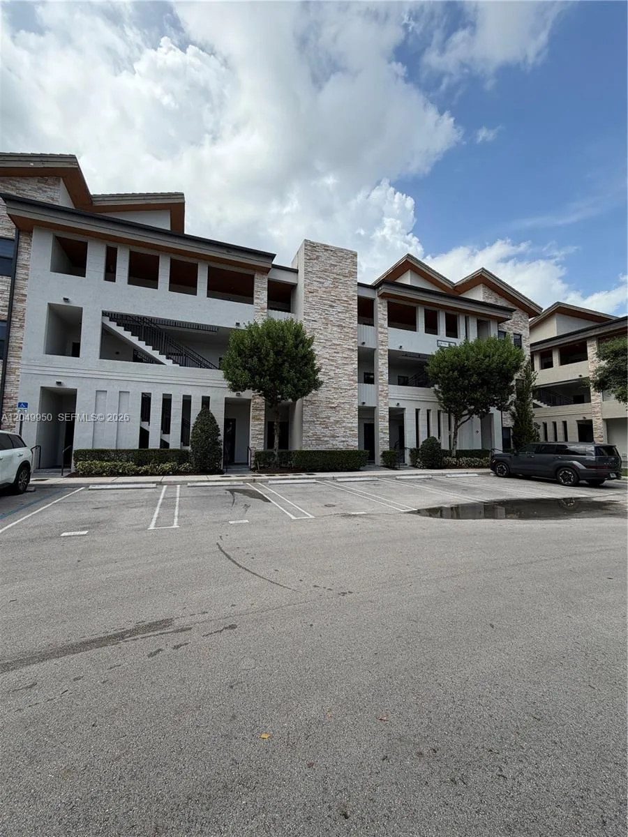 8195 NW 104th Ave # 22, Doral, FL 33178 photo 2