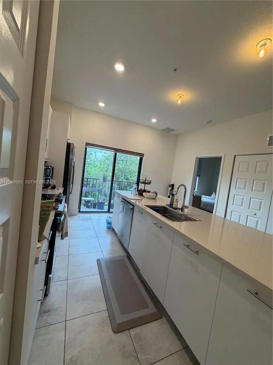 8195 NW 104th Ave # 22, Doral, FL 33178 photo 6